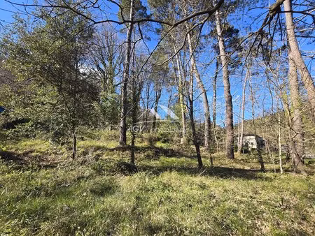 terrain constructible  au calme  d'environ 1500 m²