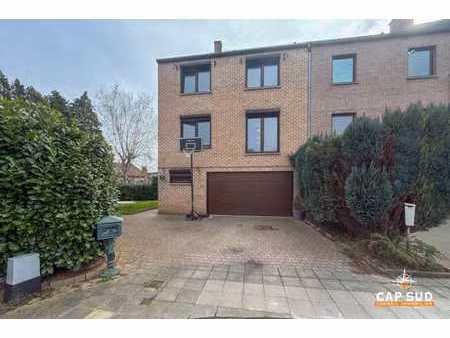 maison bel étage 4 ch. bien située dans quartier résidentiel