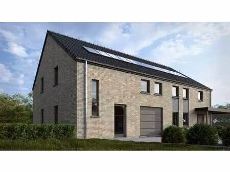 maison 3 façades idéalement située !