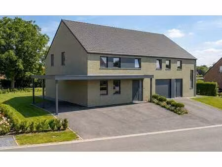 superbe maison 3 façades idéalement située