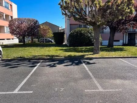 place parking stationnement sécurisée