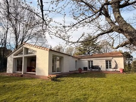 maison 8 pièces 202 m²