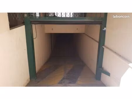 parking/box nimes