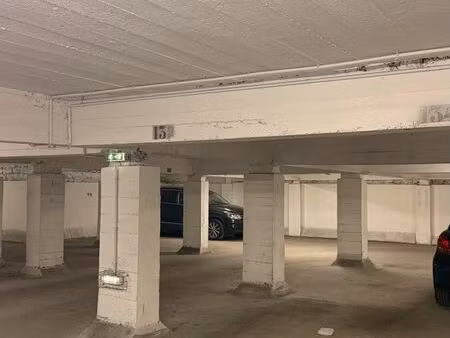 location place de parking sécurisée – paris 15e (saint-charles)