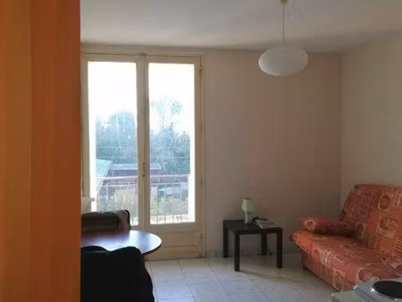 loue studio meublé 17m2