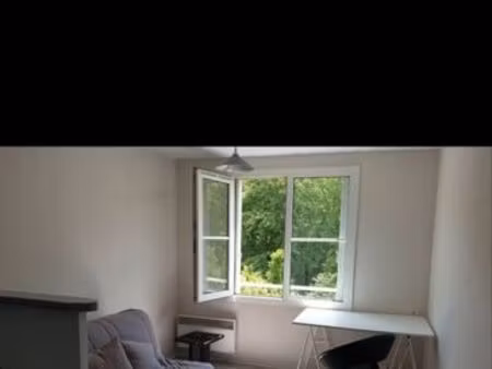 location studio meublé