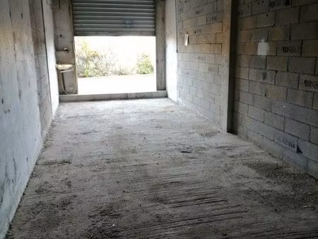 grand box / garage 38 m² – atelier ou stockage – saint-raphaël