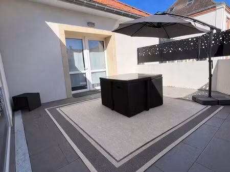 studio terrasse et parking