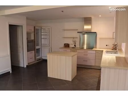 location maison de village