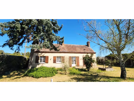 maison de campagne isolée avec cadre verdoyant