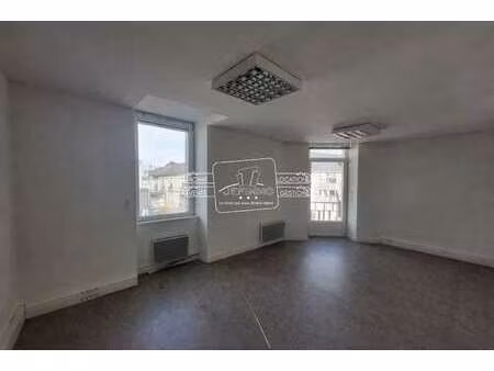 location bureaux et commerces à carquefou (44470) : à louer / 94m² carquefou