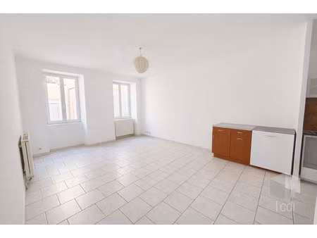 aubenas  appartement de 66 m2 au 2ème étage