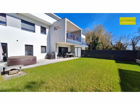 appartement lumineux en rez-de-jardin avec grand extérieur e