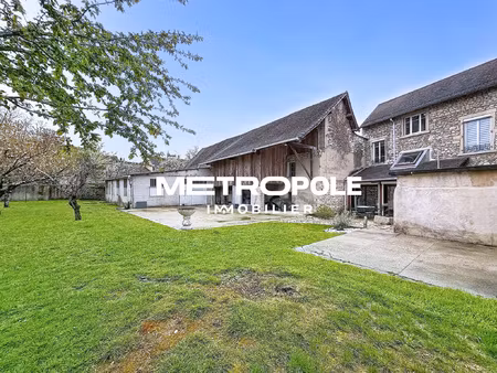 ensemble immobilier à fort potentiel au coeur de morestel