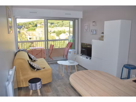 pin rolland - studio rénové avec ascenseur et balcon dernier