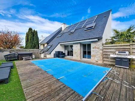 caudan : maison d'architecte avec piscine chauffée et sous-sol complet