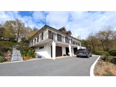 vaste maison avec vue dégagée - charroux