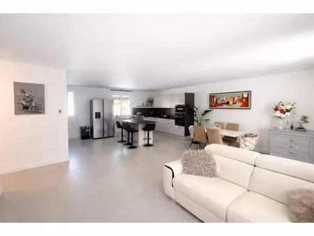 maison de 105 m²  3 chambres  terrain 552 m² avec piscine  garage