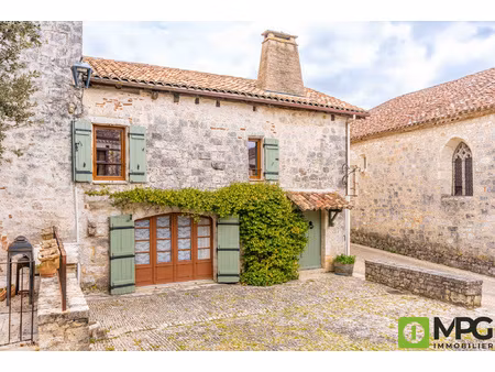 a 2 minutes de villeneuve sur lot  maison de village en pier