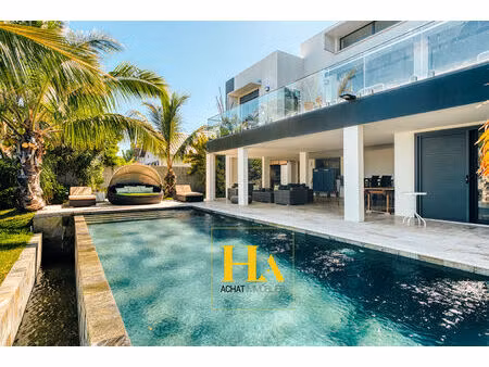 villa t4 et dépendances à saint gilles les bains