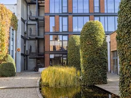 99m² de bureaux sur mesure dans un immeuble très récent