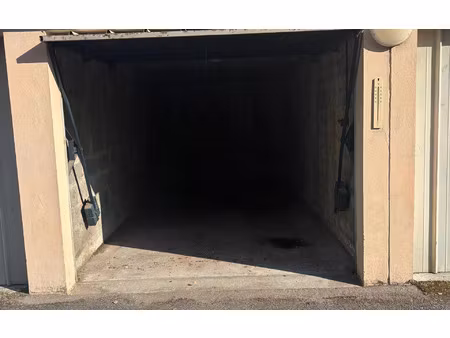 location stationnement  13.5 m² t- à annemasse  120 €