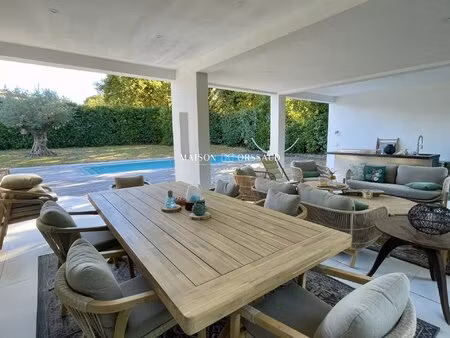 villa de luxe avec piscine entre montpellier et le pic saint loup