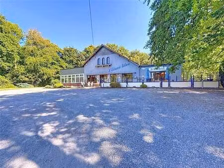 maison de commerce a usage actuel de restaurant/brasserie av