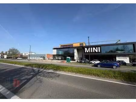 commerciële ruimte van 1.870 m² met uitstekende visibilit...