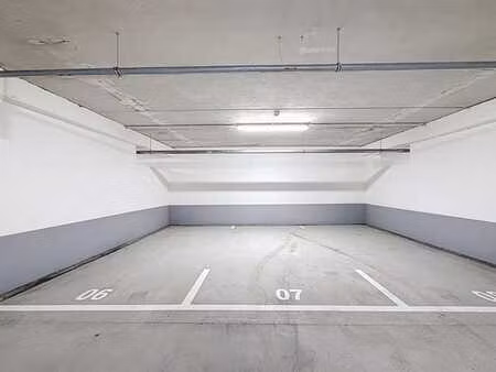 woluwe-saint-lambert - emplacement de parking de +/- 13 m²