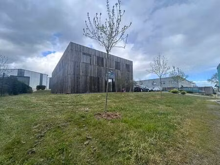 location bureaux et commerces à la chevrolière (44118) : à louer / 500m² la chevrolière