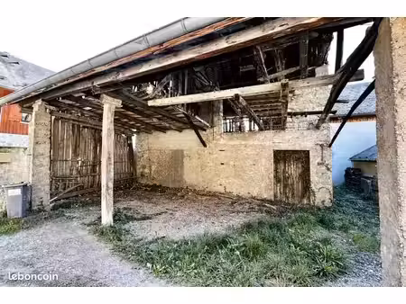 grange 2 pièces 120 m²
