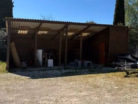 local entrepôt terrain