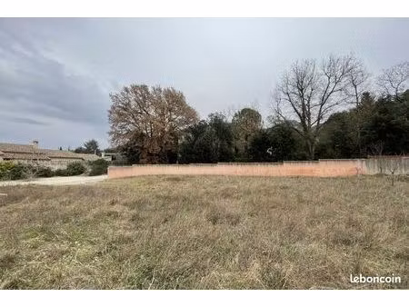 terrain 1411 m² robion