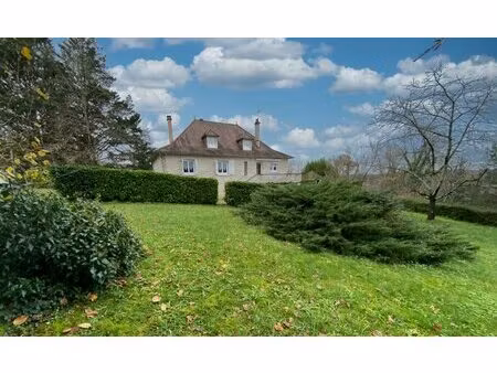 maison de caractère t5 avec potentiel d’aménagement supplémentaire grand terrain clôturé..