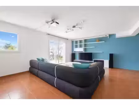 maison familiale moderne de 200 m² avec jardin spacieux