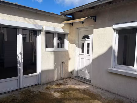 aulnay-sous-bois : bd lefevre - pavillon de plain pied de type f2 avec terrasse et parking