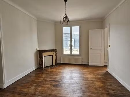 appartement rénové  avec 2 chambres