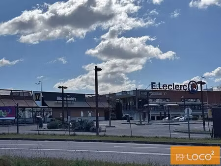 location commerce 200 m²