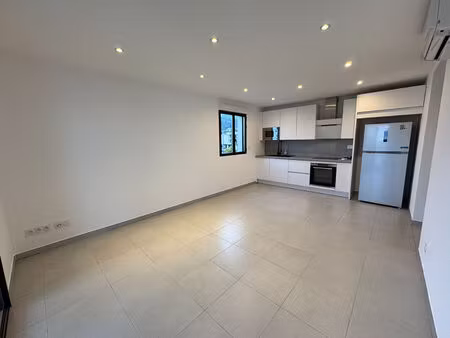 appartement moderne 3 pièces à vendre à borgo - dernier étage  lumineux et sans vis-à-vis