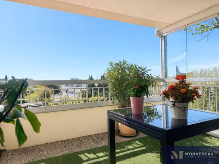 appartement centre-ville avec terrasse et vue marche