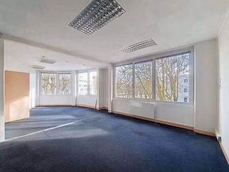 vente bureaux et commerces à lorient centre ville (56100) : à vendre / 360m² lorient centr