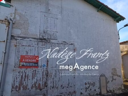 entrepôt / local à rénover – centre-ville de saint-jean-d’angély