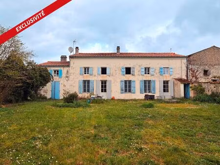 charentaise rénovée – 300 m² – 5 chambres – terrain de plus de 5 000 m²