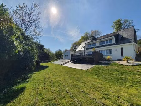 quimperlé : spacieuse maison et dépendance