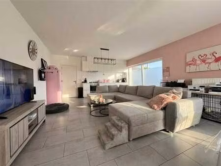 prachtig gelijkvloers appartement met twee slaapkamers  tuin