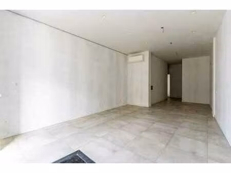 maison de commerce rénovée avec jardin urbain au dendermonde