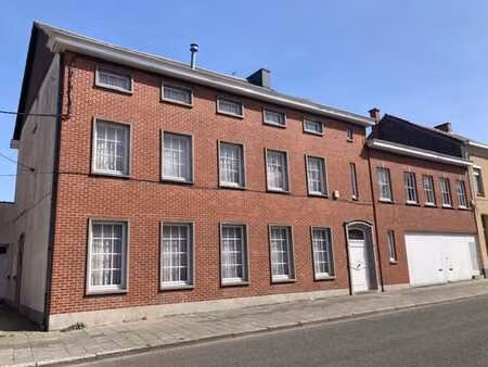 spacieux immeuble tout usage (horéca  profession libérale .