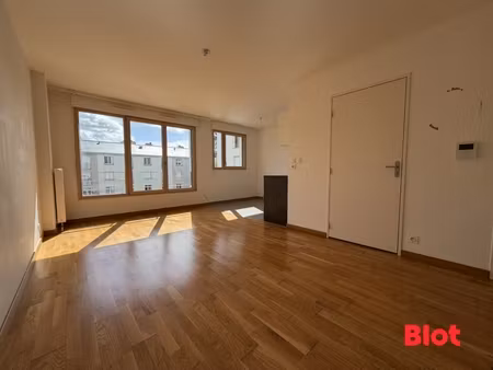 a vendre blot immobilier - quartier sainte-therese/gare - studio recent - parking