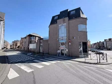 ancienne agence bnp de jambes  commerce/bureau de standing